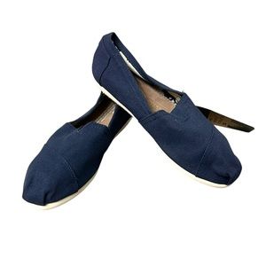 Toms Women’s Classics Navy Canvas Slip On Flats - Size 7.5